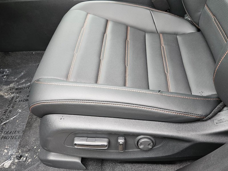 Honda CR-V Hybrid Vehicle Image 17