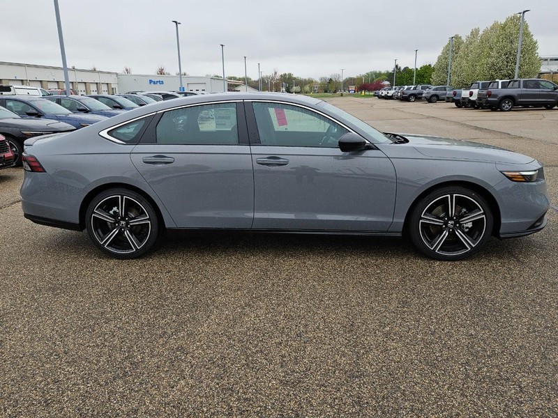 Honda Accord Hybrid Vehicle Image 2