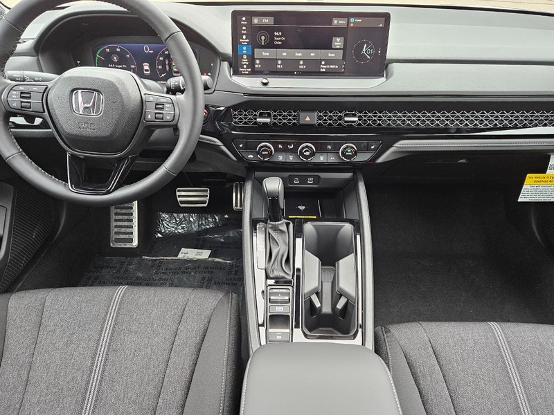 Honda Accord Hybrid Vehicle Image 6