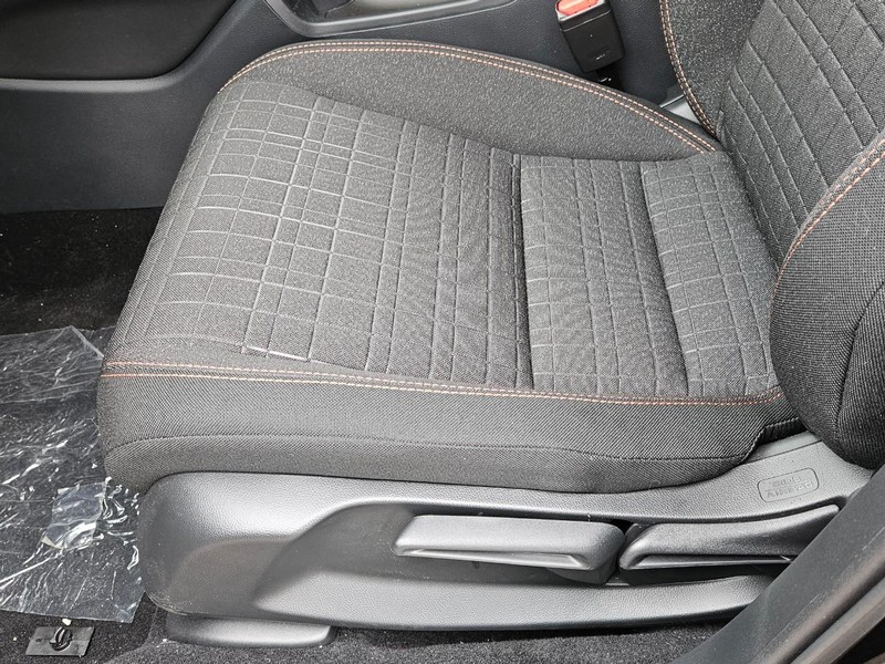 Honda HR-V Vehicle Image 16