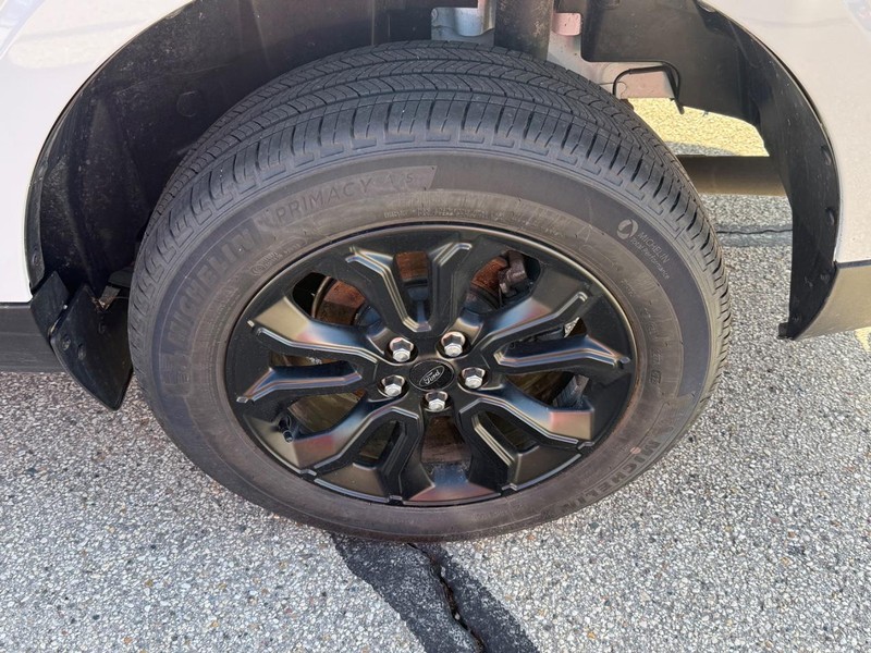 Ford Maverick Vehicle Image 7