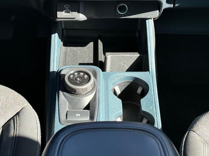 Ford Maverick Vehicle Image 13