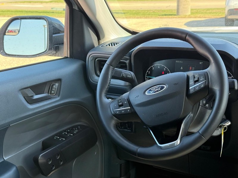 Ford Maverick Vehicle Image 14