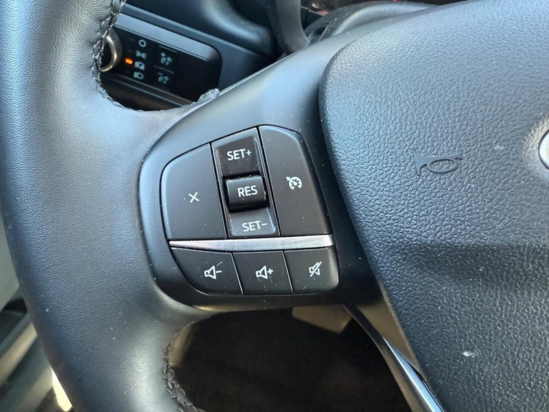 Ford Maverick Vehicle Image 16