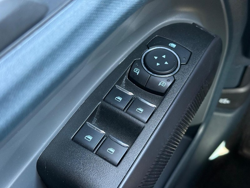 Ford Maverick Vehicle Image 21