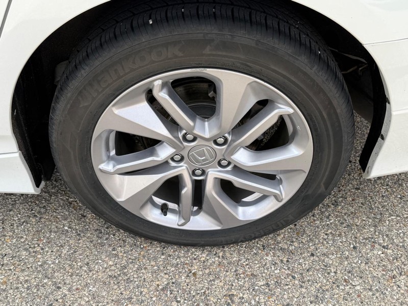 Honda Accord Sedan Vehicle Image 6