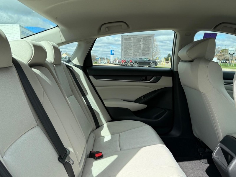 Honda Accord Sedan Vehicle Image 9