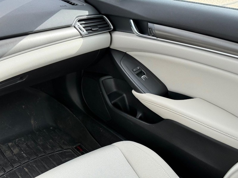 Honda Accord Sedan Vehicle Image 14