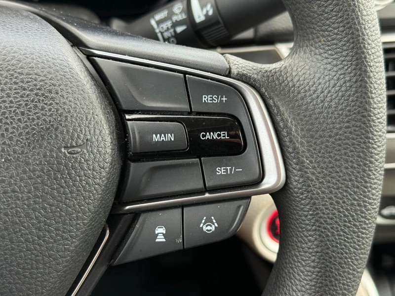 Honda Accord Sedan Vehicle Image 16