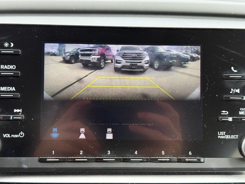 Honda Accord Sedan Vehicle Image 18