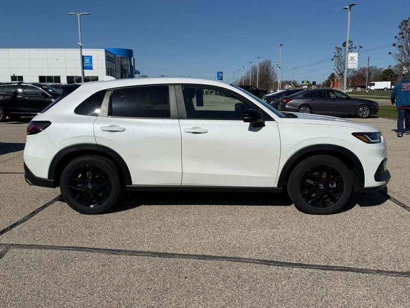 Honda HR-V Vehicle Image 2