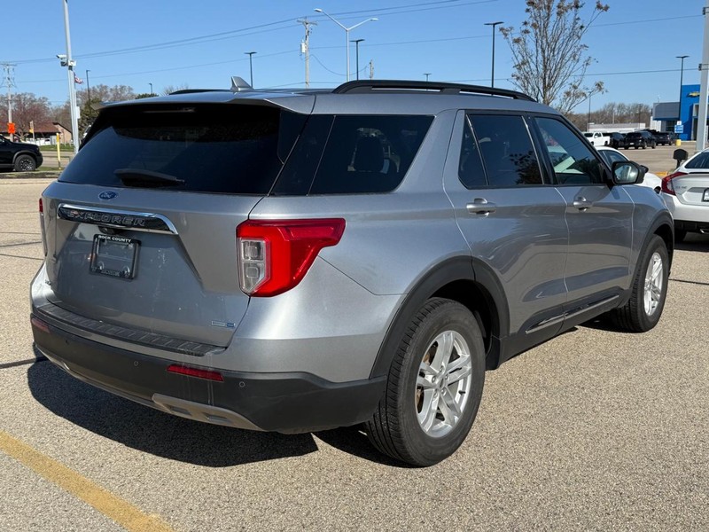 Ford Explorer Vehicle Image 3