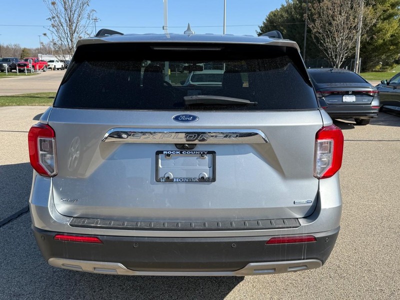 Ford Explorer Vehicle Image 4