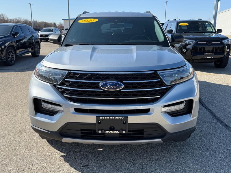 Ford Explorer Vehicle Image 8