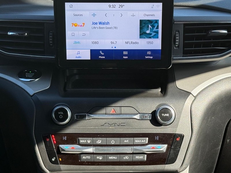 Ford Explorer Vehicle Image 11
