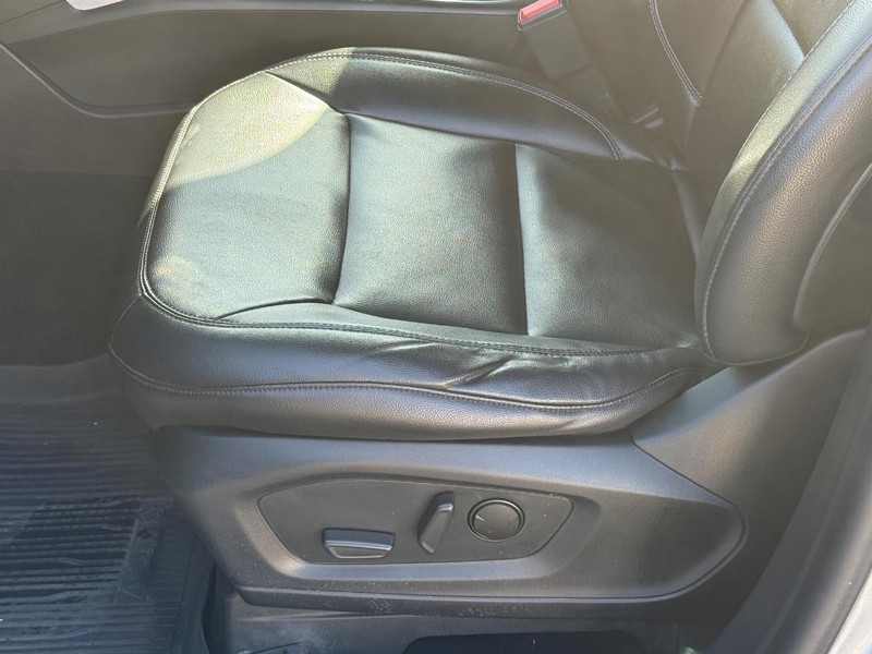 Ford Explorer Vehicle Image 21