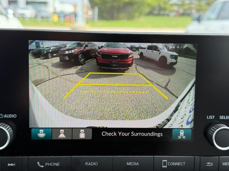 Honda CR-V Vehicle Image 18