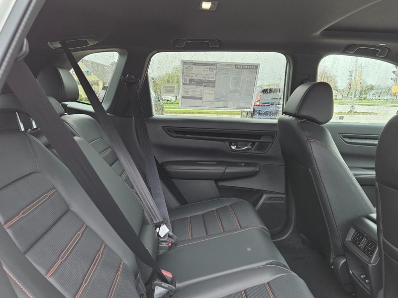 Honda CR-V Hybrid Vehicle Image 5