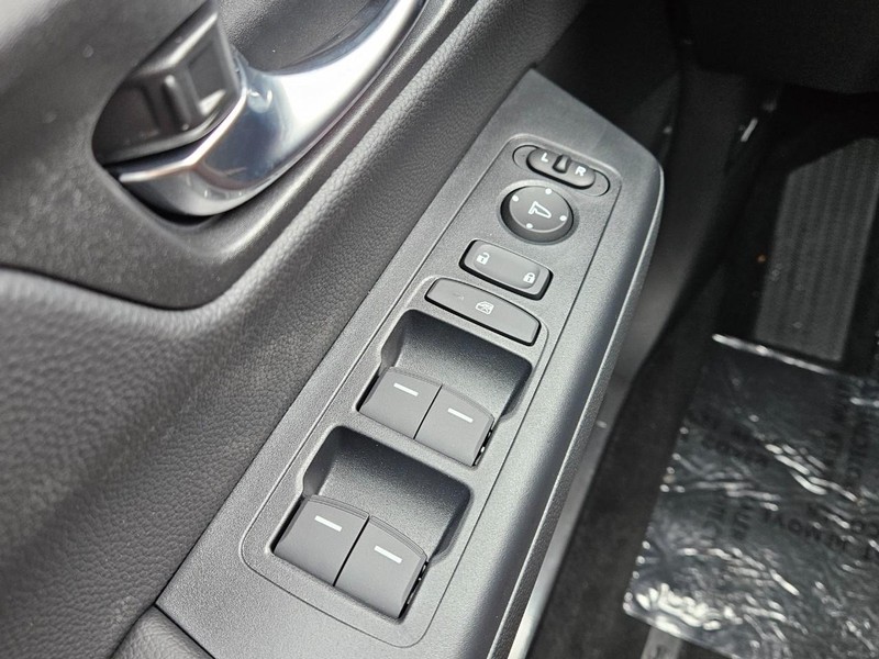 Honda CR-V Hybrid Vehicle Image 16