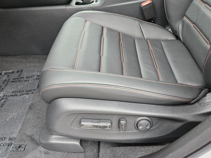 Honda CR-V Hybrid Vehicle Image 17