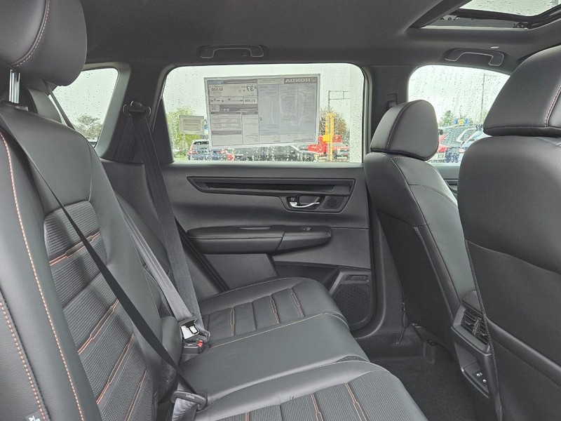 Honda CR-V Hybrid Vehicle Image 5