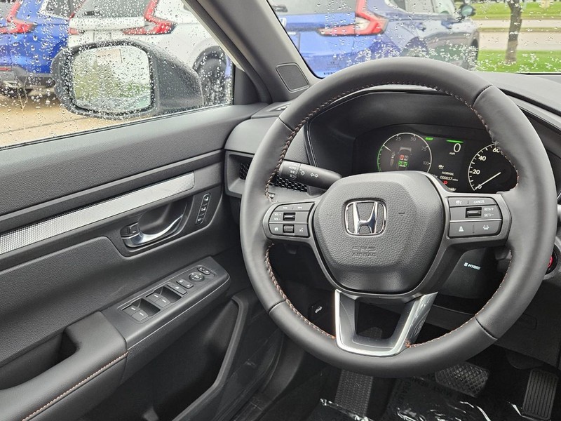 Honda CR-V Hybrid Vehicle Image 9