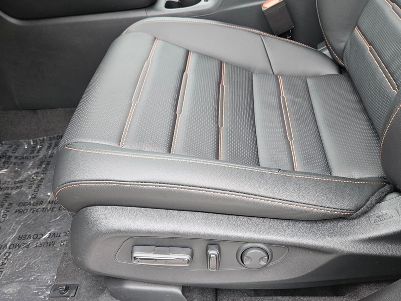 Honda CR-V Hybrid Vehicle Image 16
