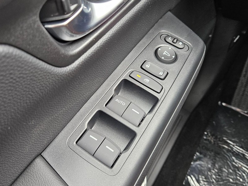 Honda CR-V Vehicle Image 14