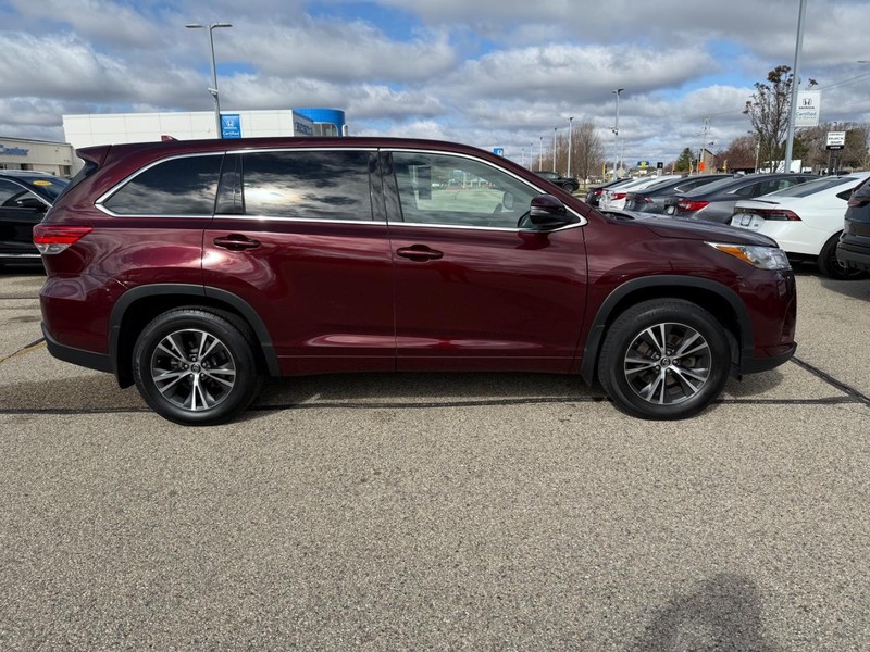 Toyota Highlander Vehicle Image 2
