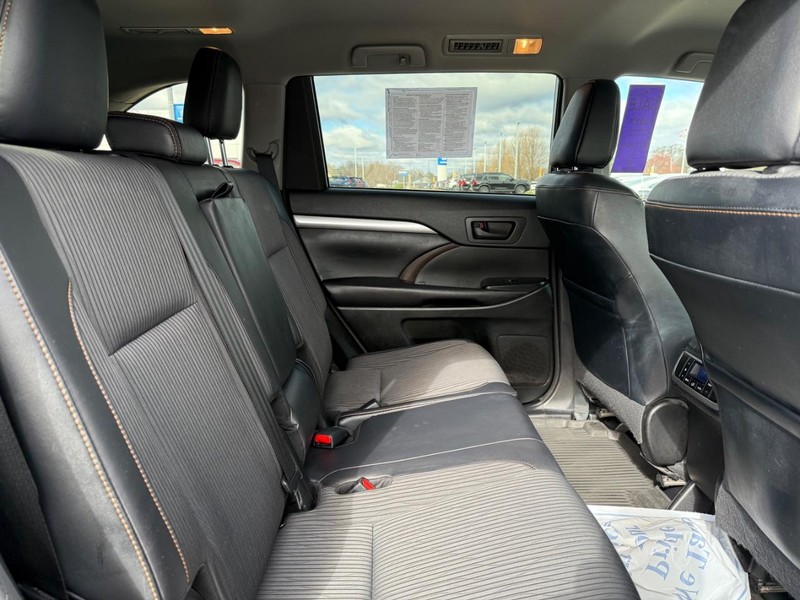 Toyota Highlander Vehicle Image 9
