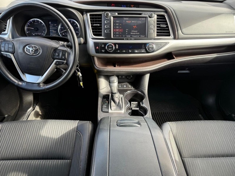 Toyota Highlander Vehicle Image 10