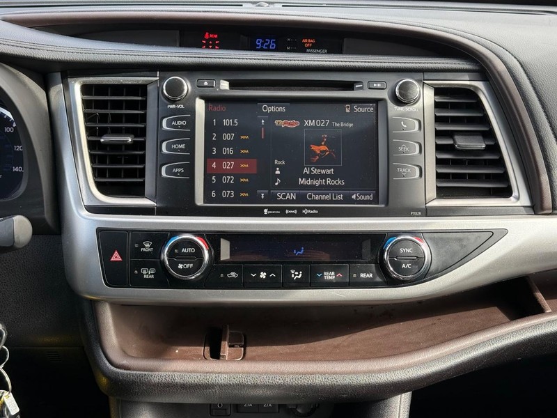 Toyota Highlander Vehicle Image 11