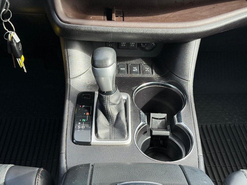 Toyota Highlander Vehicle Image 12