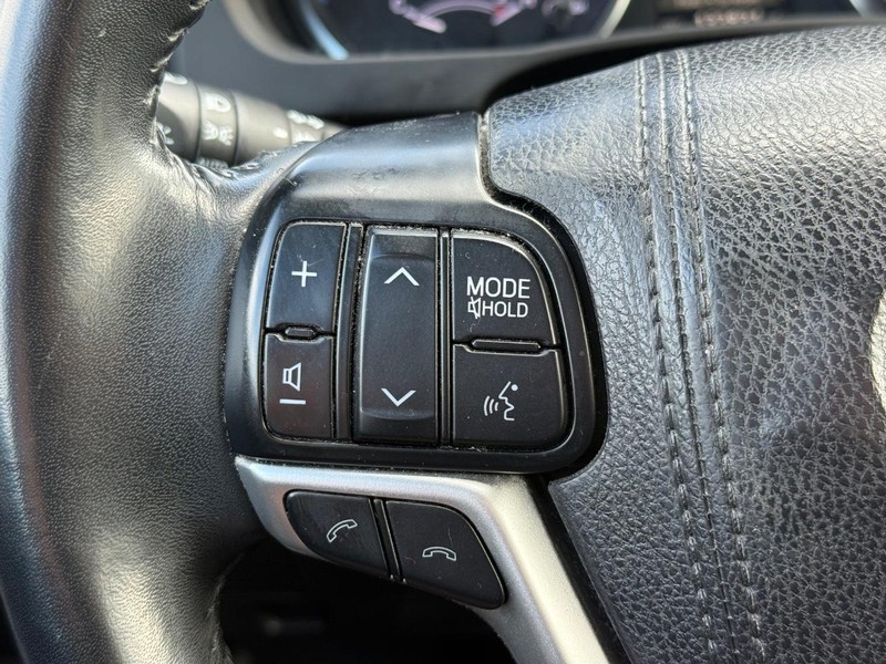 Toyota Highlander Vehicle Image 15