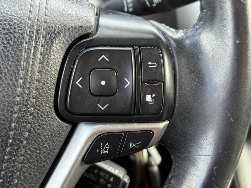 Toyota Highlander Vehicle Image 16