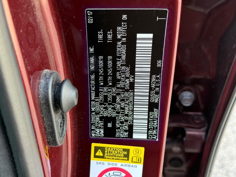 Toyota Highlander Vehicle Image 21