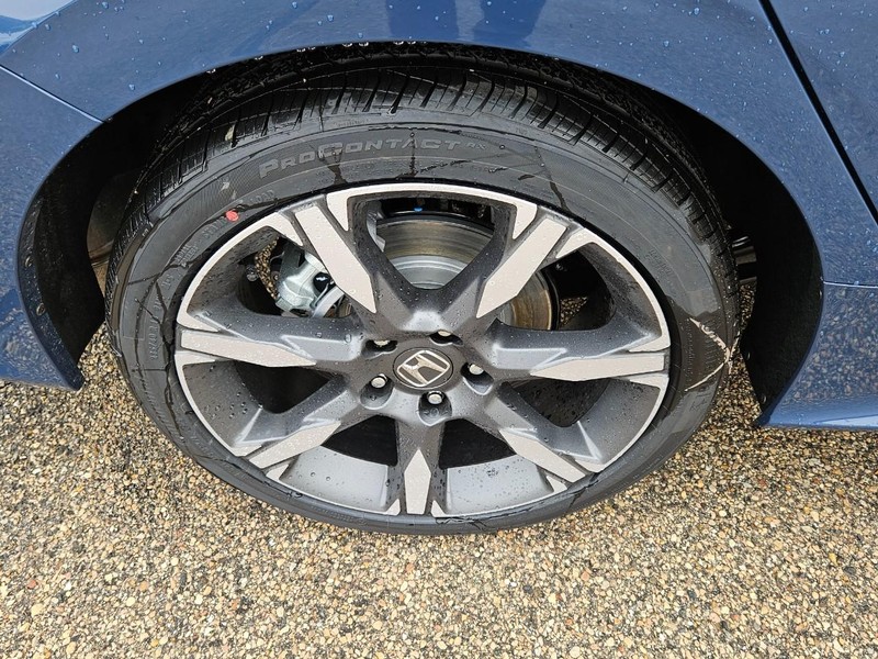 Honda Civic Sedan Hybrid Vehicle Image 4