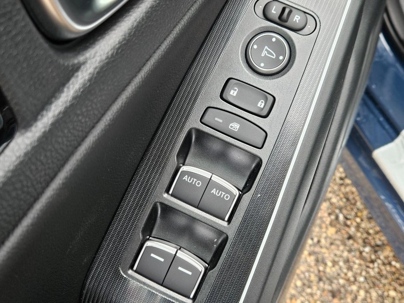 Honda Civic Sedan Hybrid Vehicle Image 16