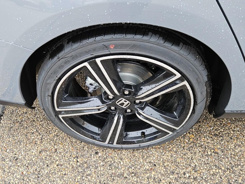Honda Accord Hybrid Vehicle Image 4