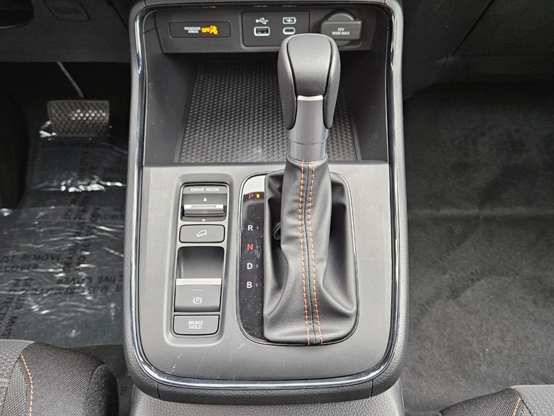 Honda CR-V Hybrid Vehicle Image 8