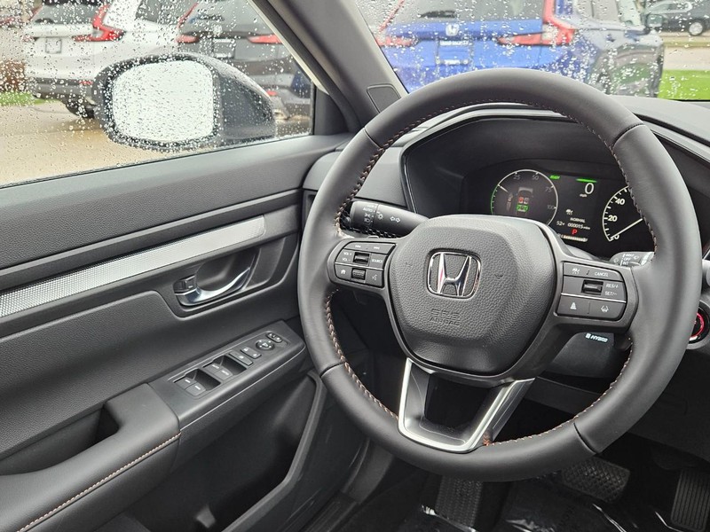 Honda CR-V Hybrid Vehicle Image 9