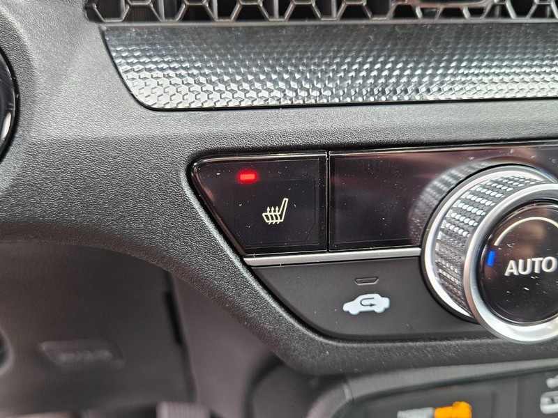 Honda CR-V Hybrid Vehicle Image 14