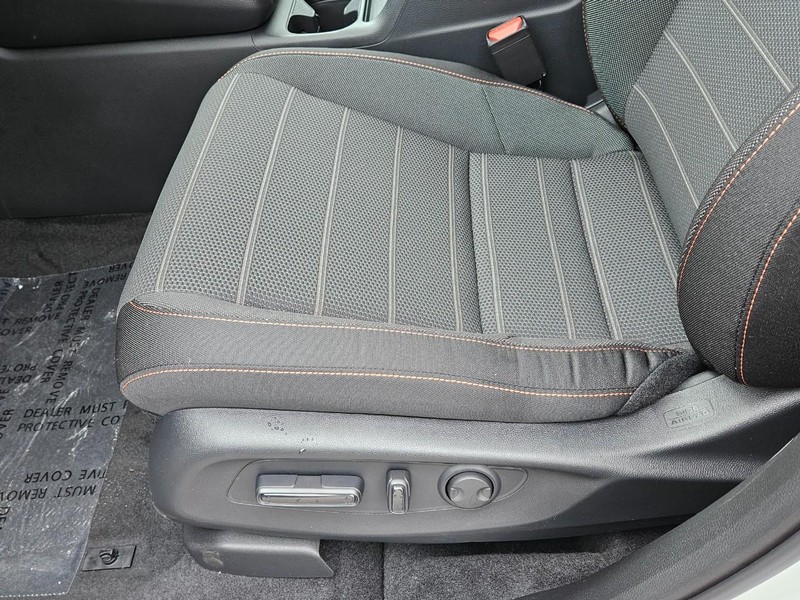 Honda CR-V Hybrid Vehicle Image 16