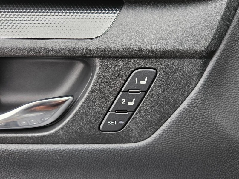 Honda CR-V Hybrid Vehicle Image 11