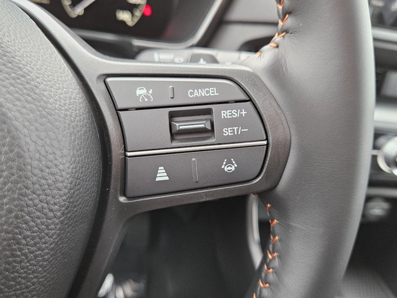 Honda CR-V Hybrid Vehicle Image 13
