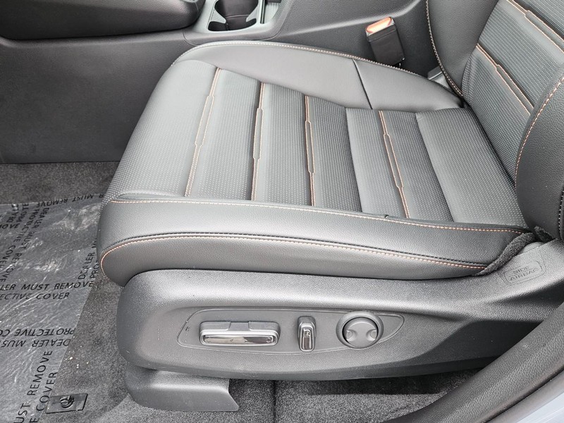 Honda CR-V Hybrid Vehicle Image 17