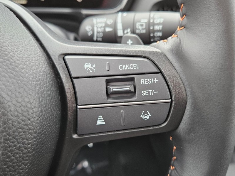 Honda CR-V Hybrid Vehicle Image 12