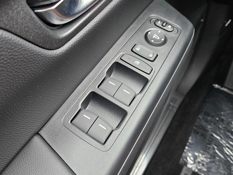 Honda CR-V Hybrid Vehicle Image 15