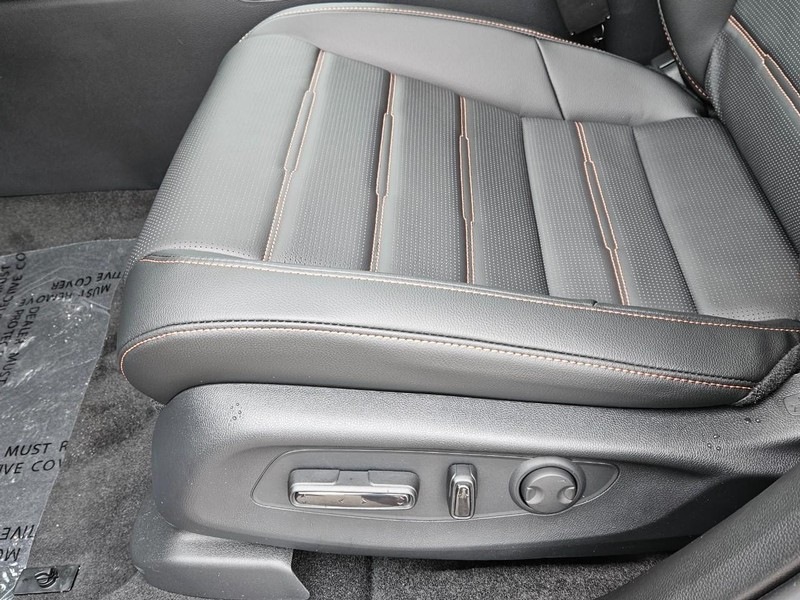 Honda CR-V Hybrid Vehicle Image 16