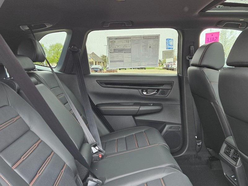 Honda CR-V Hybrid Vehicle Image 5